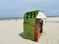 Oll Smee 9 - Holiday home with two apartments for a large group! Hotels in Werdum