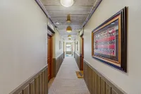 Top Floor Loft with Free WiFi, Shared Pool & Hot Tub - Steps to Gondola Square