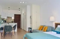 Year-Round Sun! Cozy 1Br Studio,Long Stays,Remote Workers,Parking, Paphos Center