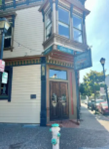 2 bedroom Waterfront Victorian Apartment