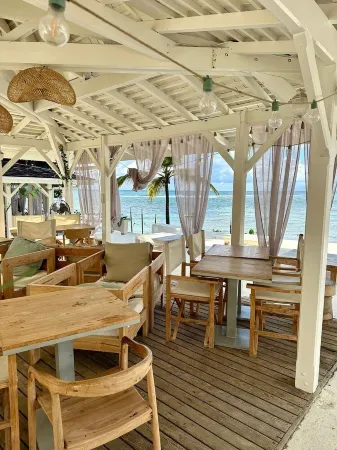 Studio "ti kaz an nou" sea view * feet in the water - very quiet place