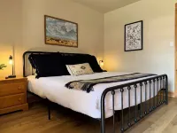 Room 2:  Gold Pan Nest -15 Minutes to Red River/Angel Fire Hotels in Eagle Nest