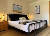 Room 2:  Gold Pan Nest -15 Minutes to Red River/Angel Fire