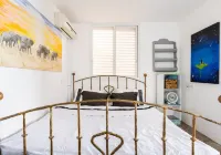 Sea & Mountain View Apt in Upscale Area, Fast Wi-Fi, Minutes from Carmel Center