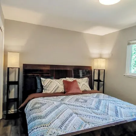 261-9 Cozy 2-Bedroom Apartment near Mountain View Downtown