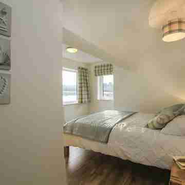 Waterside - Luxury Menai Bridge Holiday Cottage - Walk to restaurants and bars Rooms