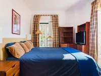 Charm Villa in Parede, few meters from the Beach. Beautiful garden with Jacuzzi Hotel a Parede