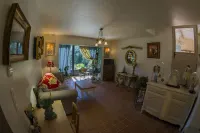 Carefully decorated house Hotels in Grignan