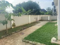Modern 4-Bedroom Home in Private New Owerri Estate  호텔