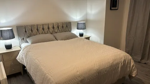 Home away, 30 mins to central London & 15 mins to Heathrow and Windsor.