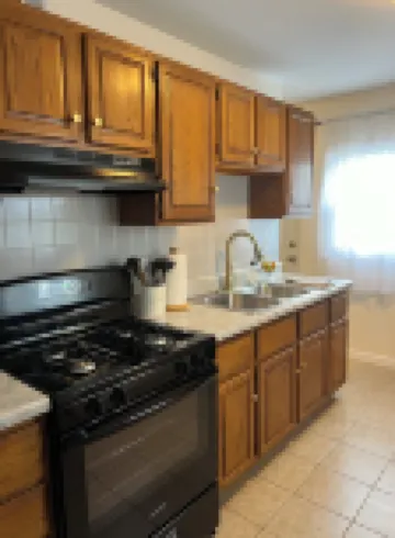 Charming 3-bedroom house in wonderful Erie with AC, WiFi, large driveway