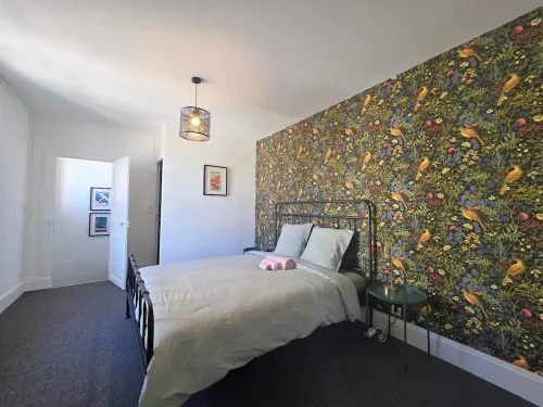 Charming 2-bedroom house in beautiful Chambon-sur-Voueize with Fibre Hotels in Chambon-sur-Voueize