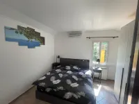 La Casetta tra ulivi e colline, con giardino privato