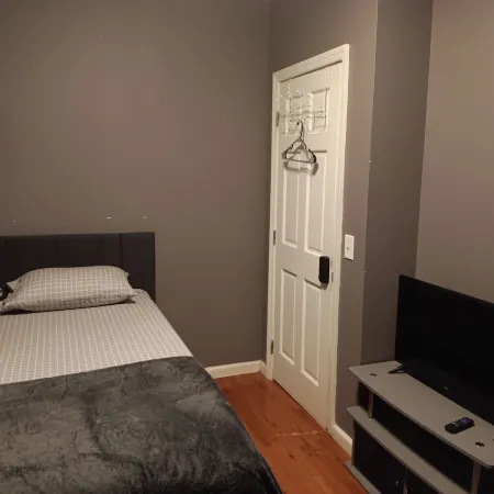 Valisha's 2Bedroom Cozy Home, Quick Access To New York & New Jersey.