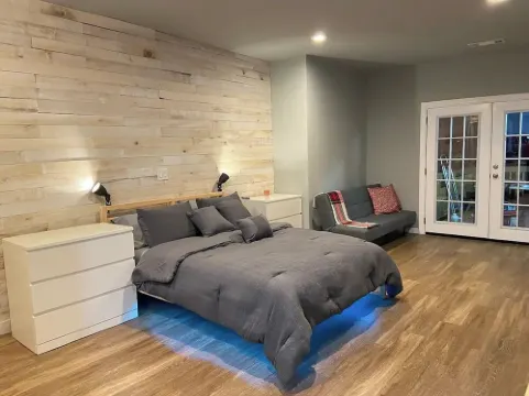 Modern, access to everything 3 min to lake Lanier. Hotels in Buford