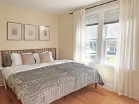 2 Min Walk to Windham Town | Hot Tub | Fire Pit