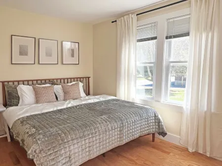 2 Min Walk to Windham Town | Hot Tub | Fire Pit