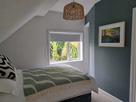 Charming 2-bedroom apartment in Blackwater with WiFi Отели в г. Уэксфорд