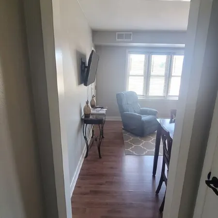 2 Bedroom Travelers Suite with Queen and Full Bed