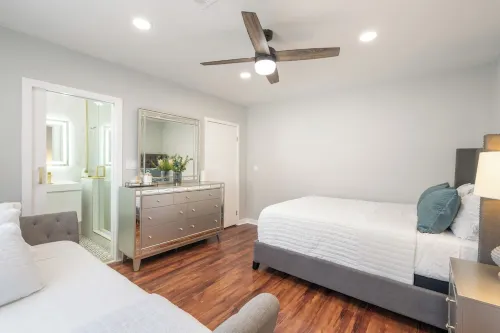 Casa CW Tranquility House near LAX, fits 10 people Hotels in Del Aire