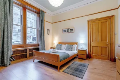 beautiful- spacious ground floor newington flat Hotels in Newington