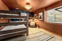 Downtown Bailey Mountain Escape with Sauna, Hot tub and Designated Game Room