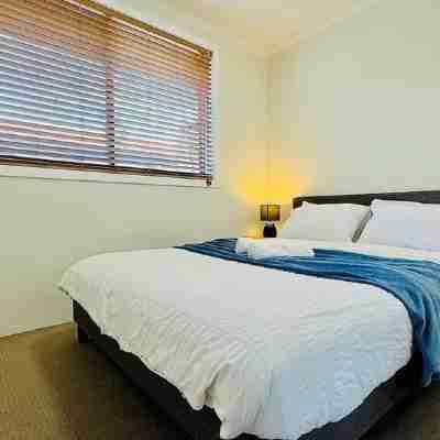 Cozy 2BR Retreat, 3-Minute Drive to Albury Airport Rooms