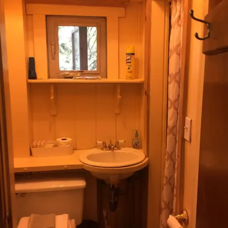 Magic Love Nest - 5 min from village. Stream below.
