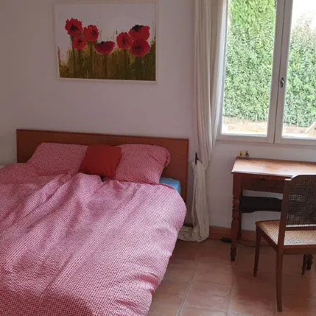 Authentic provencal country house w/ private pool in walking distance to market