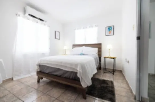 R&V Combate Beach House, 2nd Floor with Pool