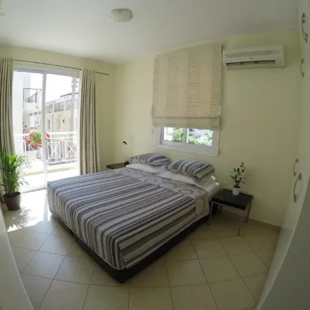 Kato Paphos Suites - 1-Bedroom Apartment. Pool view, WiFi & a/c. Great Location