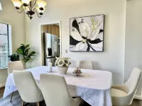 Charming 3-bedroom bungalow with WiFi and AC in delightful Folsom