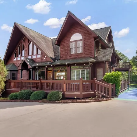 Private estate w/ hot tub, sauna, game room, theater, pickleball & epic views