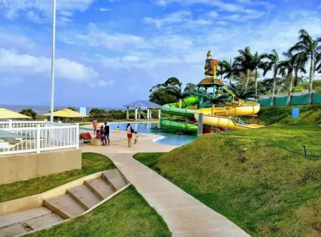 Relaxing and Charming 3-bedroom resort with AC, WiFi in vibrant Panamá