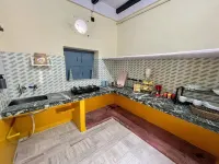 Divine Stay - Facing Krishna Janmabhoomi Temple, Mathura/Vrindavan - Sleeps 2-6