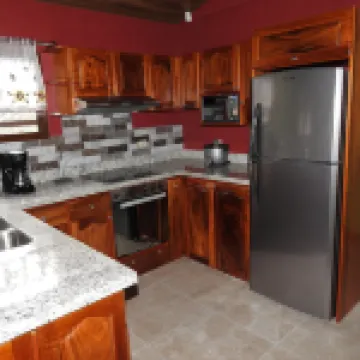 Casa Full Equipada. 100 MB de internet. Cerca de los atractivos de Monteverde.