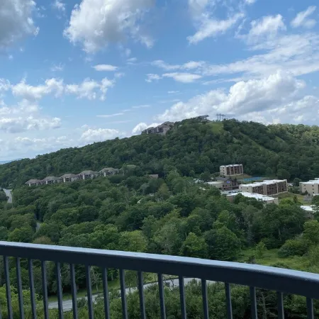 Charming 2-bedroom condo with fitness room and WiFi in fabulous Sugar Mountain
