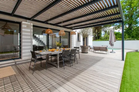 Superb new villa with air conditioning and saltwater pool