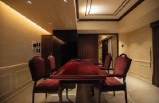 ロイズ博多 LLOYD's HAKATA