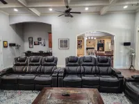 6000 sq ft home with Private Pool and Hot Tub, Sleeps 16 - 13 Acres