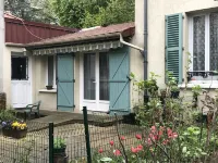 HOUSE WITH GARDEN 20 minutes from the center of Paris