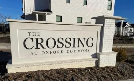 The Kiff Inn – Modern 3BR Condo Sleeps 9, Ensuite Bathrooms & Pool