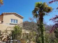Provencal house 3 minutes from the village square in Buis les Baronnies 뷰이-레-바호니 호텔