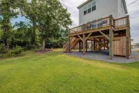 Large home sitting on the marshlands with all your beach vacation needs!