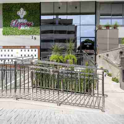 Your Exclusive Stay With Pool and Jacuzzi Just 500 Meters From the Beach - ELF Hotel Exterior