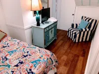 Dolphin House Steps to the Ocean. Pet-Friendly 3/2.  Private Parking for 2 Cars