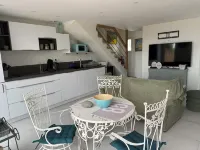 Green sailing: a stopover with your feet in the water فنادق في Barbatre