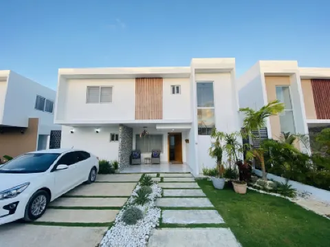 Private Villa with security 5 mins from downtown coco bongo Hotel a 