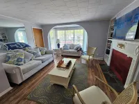 Spacious Decorated Apartment: Your Perfect Stylish Living Space Hotels in Manistee