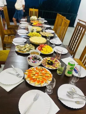 Spacious apartment with 13 bedrooms with bathrooms.Fiber wifi also have Отели в г. Камберюгамува